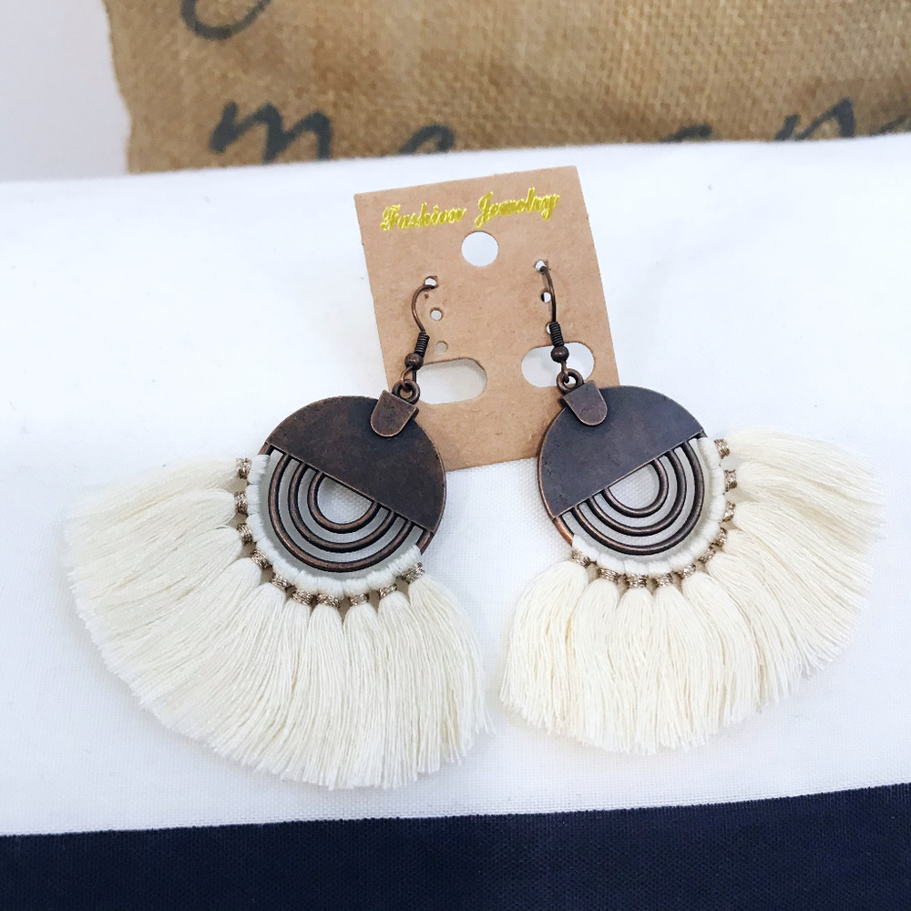 🎀 NEW Boho Cream Tassel Dangle Earrings - Picture 2 of 5